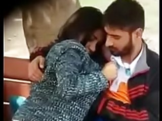 mamada novio Novia paja duro ladyboy al aire libre succión